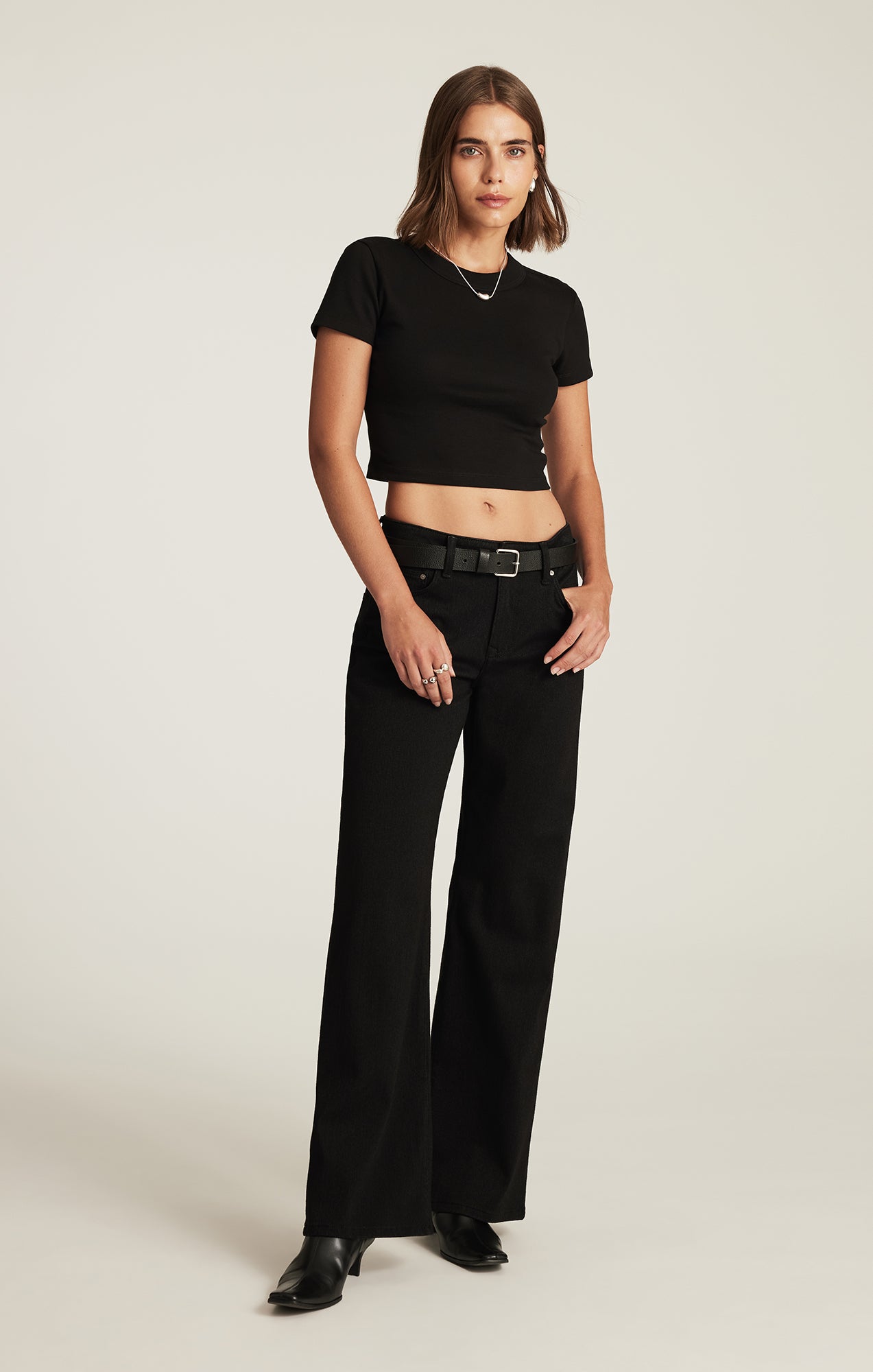 CROPPED CREW NECK T-SHIRT IN BLACK