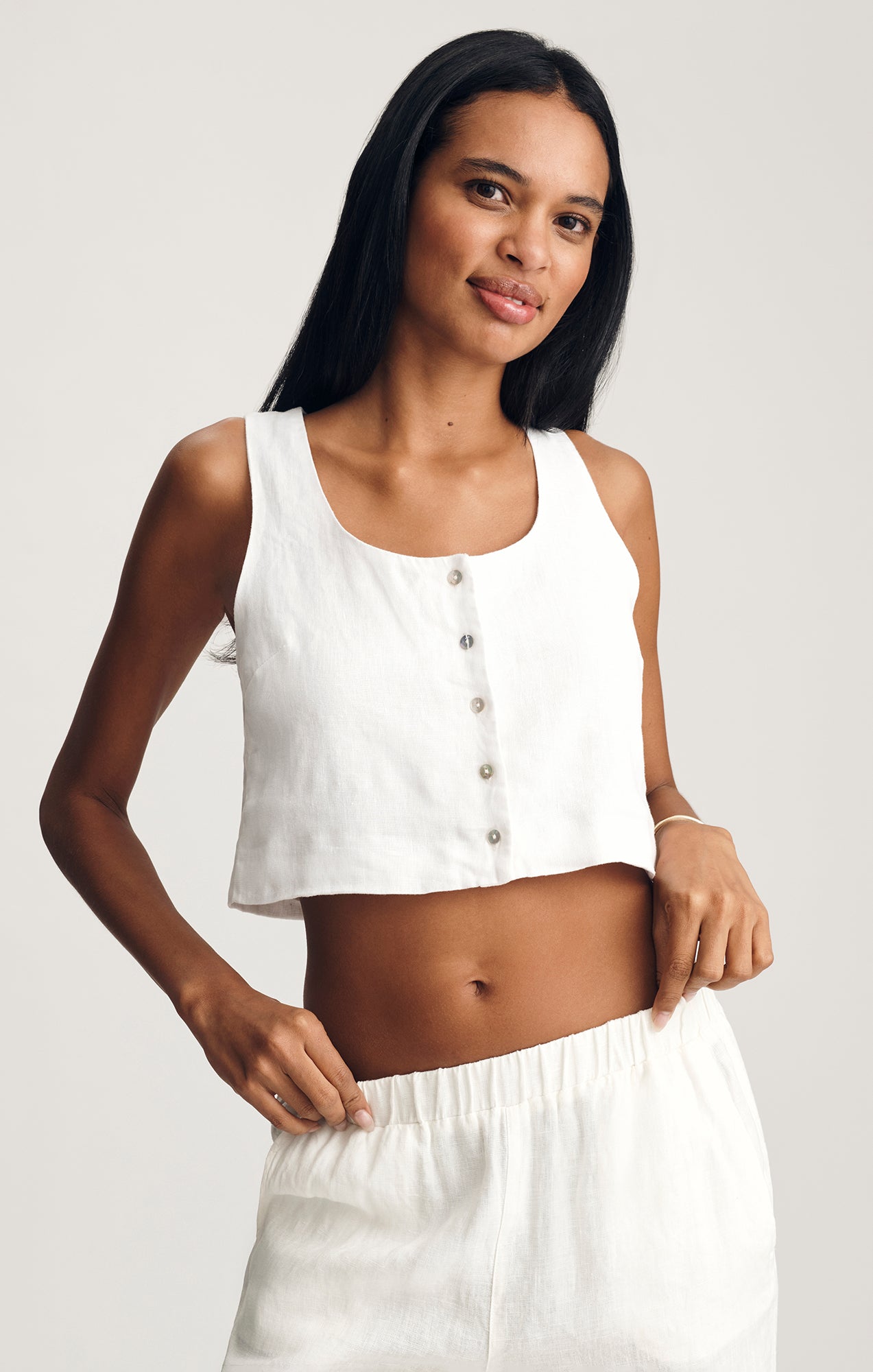 LINEN CROPPED BUTTON-UP TANK TOP IN WHITE - Mavi Jeans