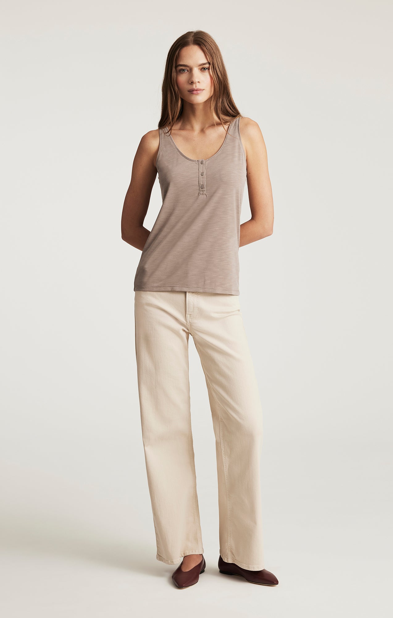 LUXE TOUCH TENCEL™ HENLEY TANK TOP IN FUNGI - Mavi Jeans