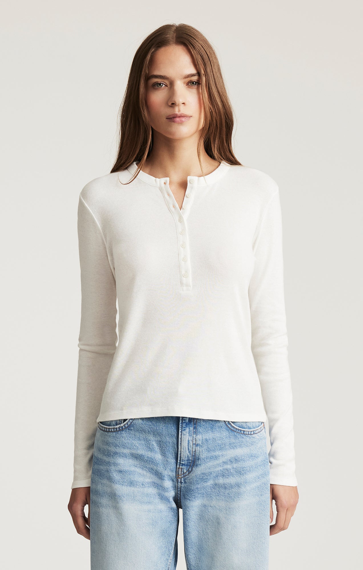 HENLEY LONG SLEEVE T-SHIRT IN ANTIQUE WHITE - Mavi Jeans