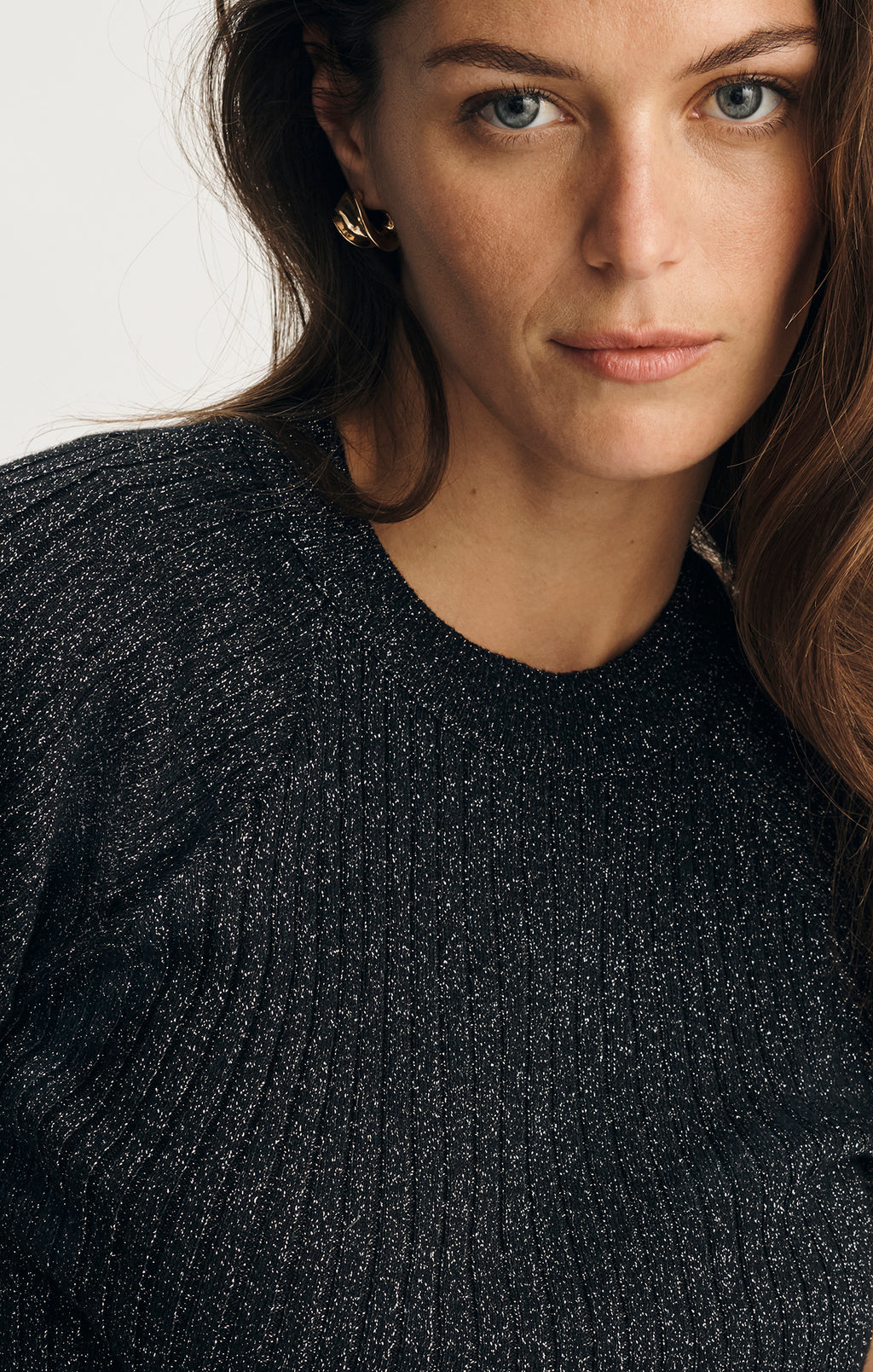 SHORT SLEEVE CREW NECK SWEATER IN BLACK