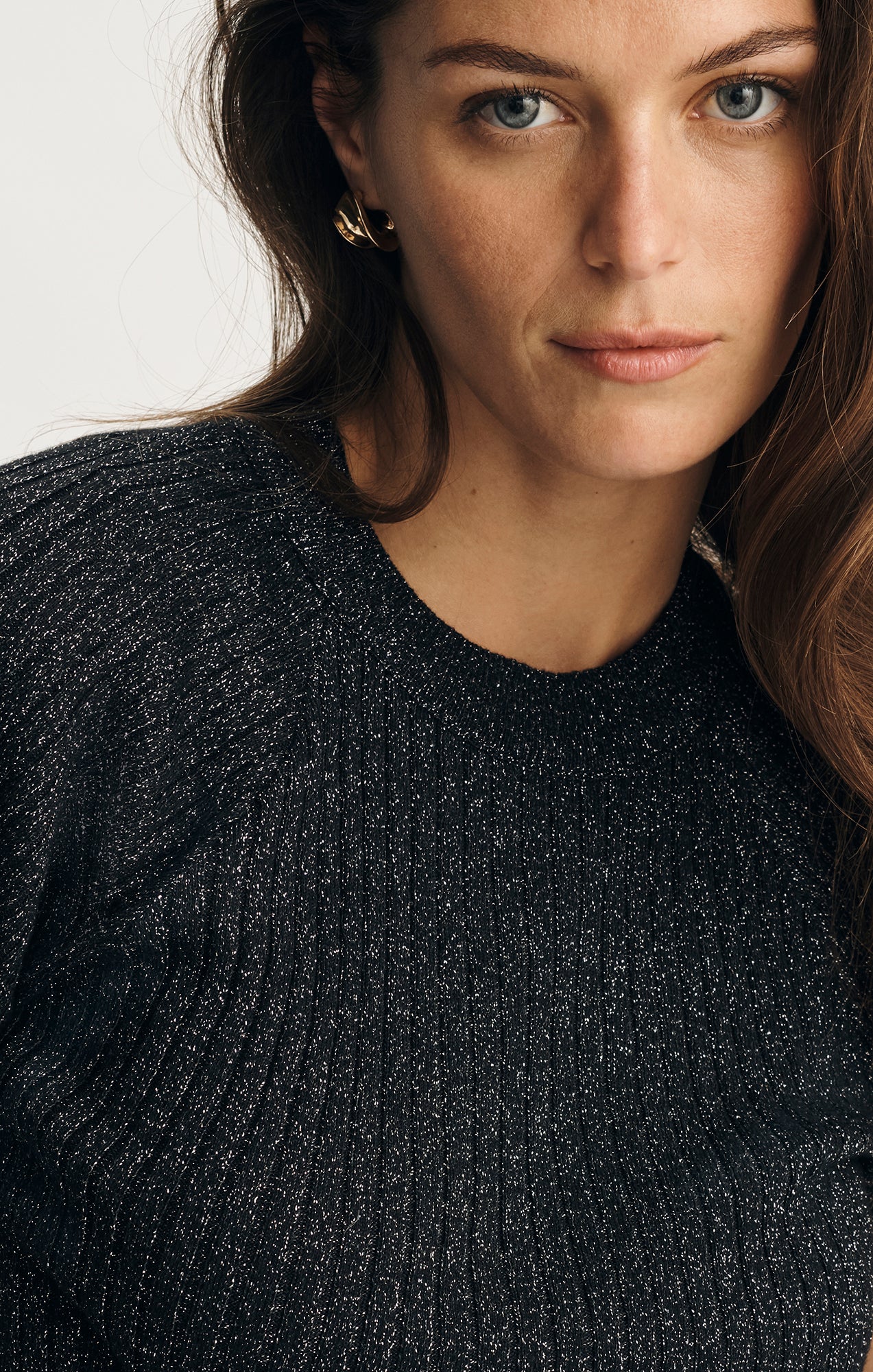 SHORT SLEEVE CREW NECK SWEATER IN BLACK