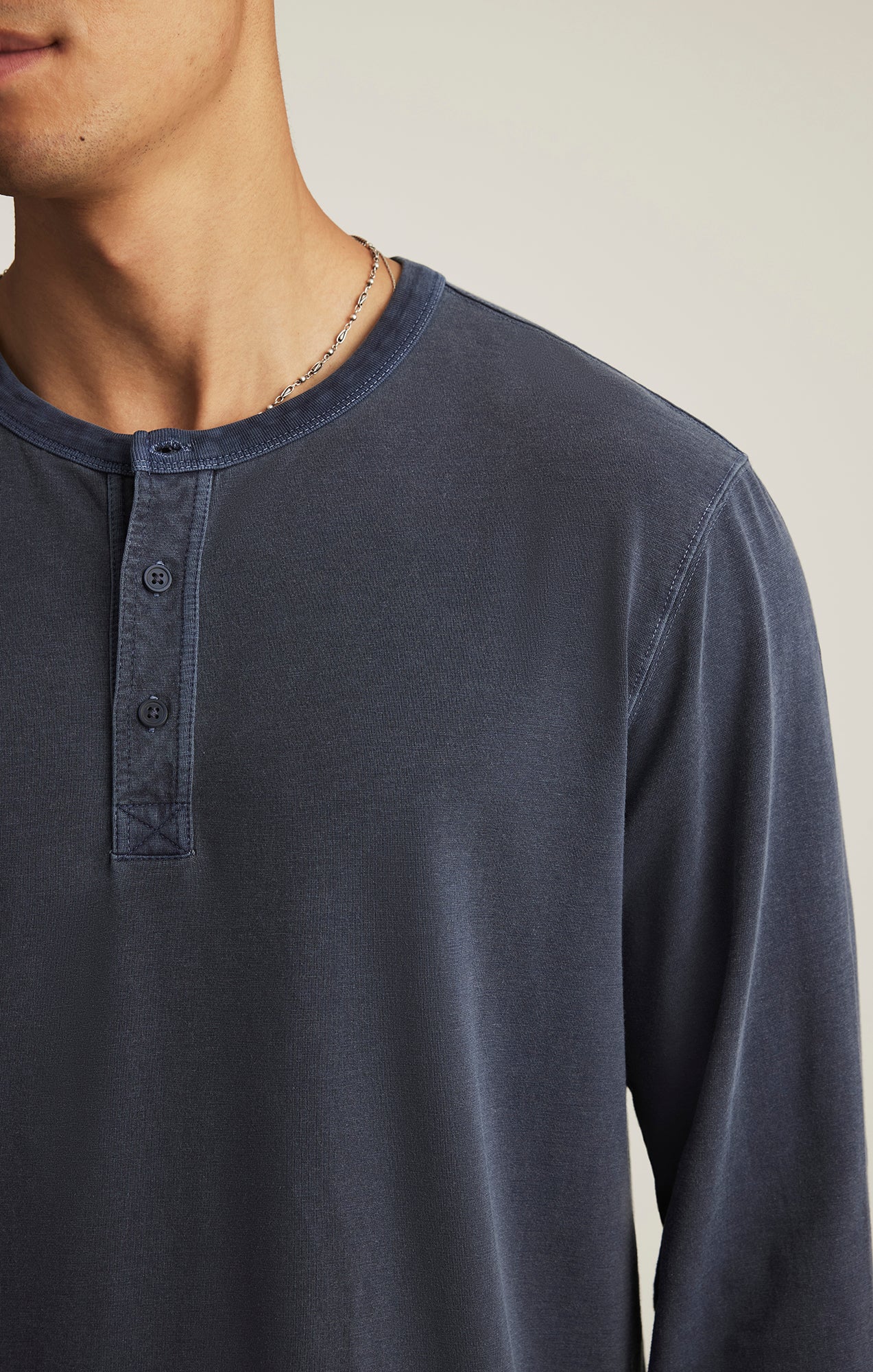 LONG SLEEVE HENLEY T-SHIRT IN OUTER SPACE - Mavi Jeans