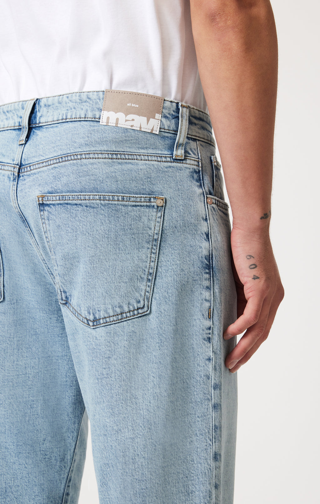 MARCEL LOOSE STRAIGHT LEG IN BLEACHED CLASSIC BLUE - Mavi Jeans