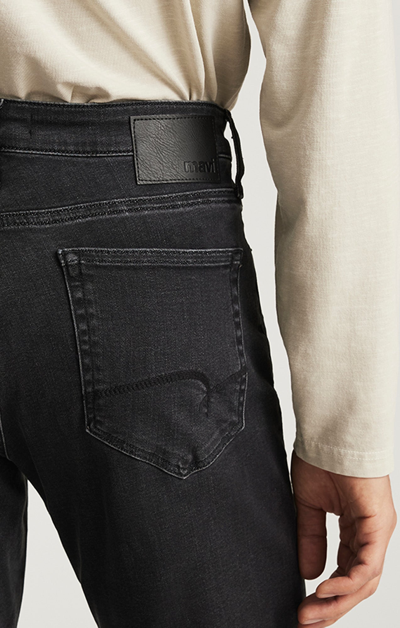 STEVE ATHLETIC FIT IN DARK SMOKE SUPERMOVE - Mavi Jeans