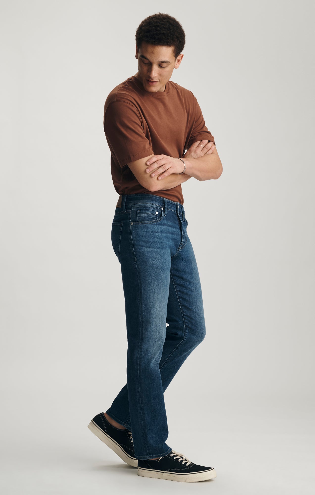 ZACH STRAIGHT LEG IN DARK BRUSHED WILLIAMSBURG