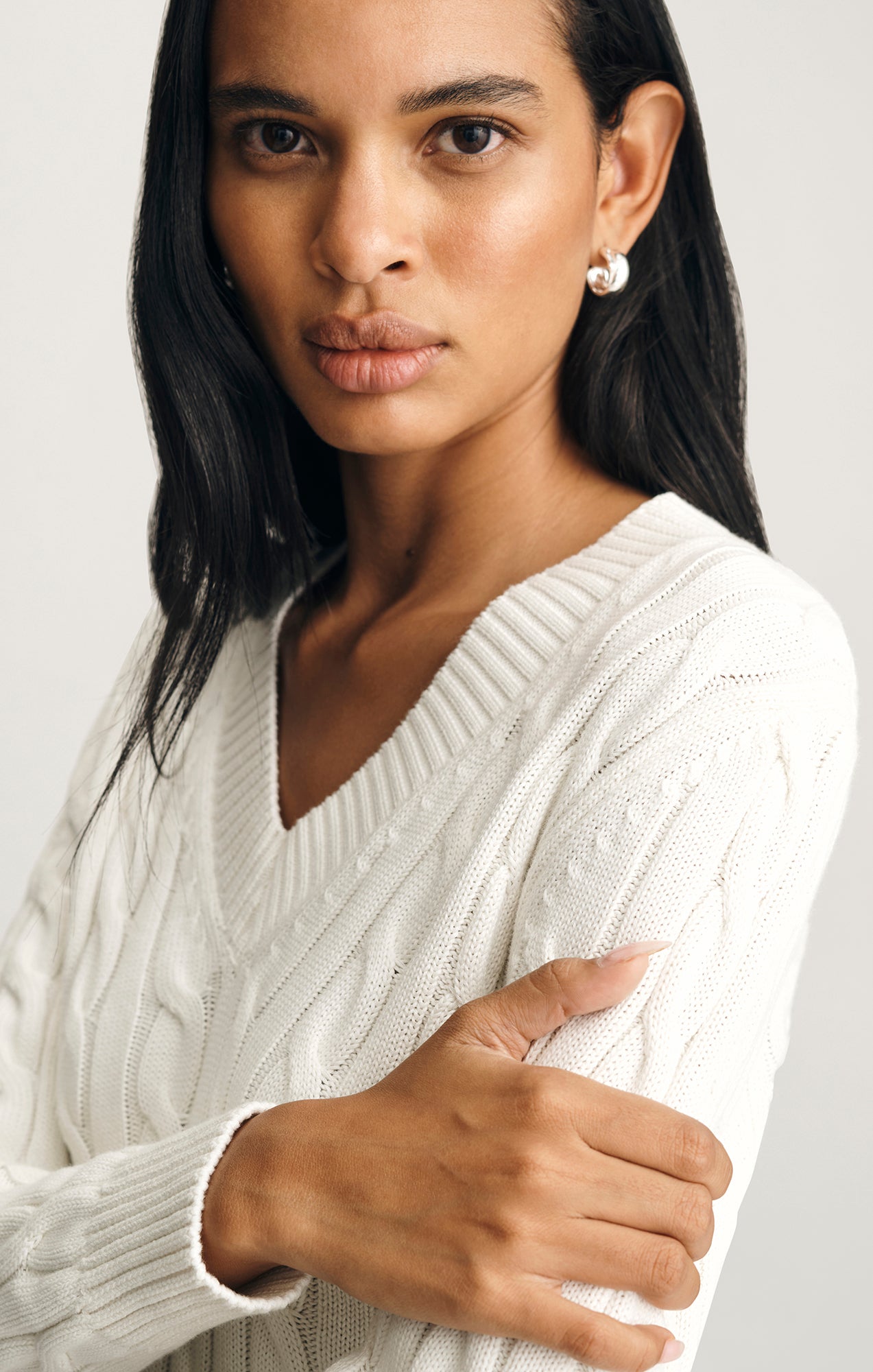 CABLE-KNIT V-NECK SWEATER IN ANTIQUE WHITE
