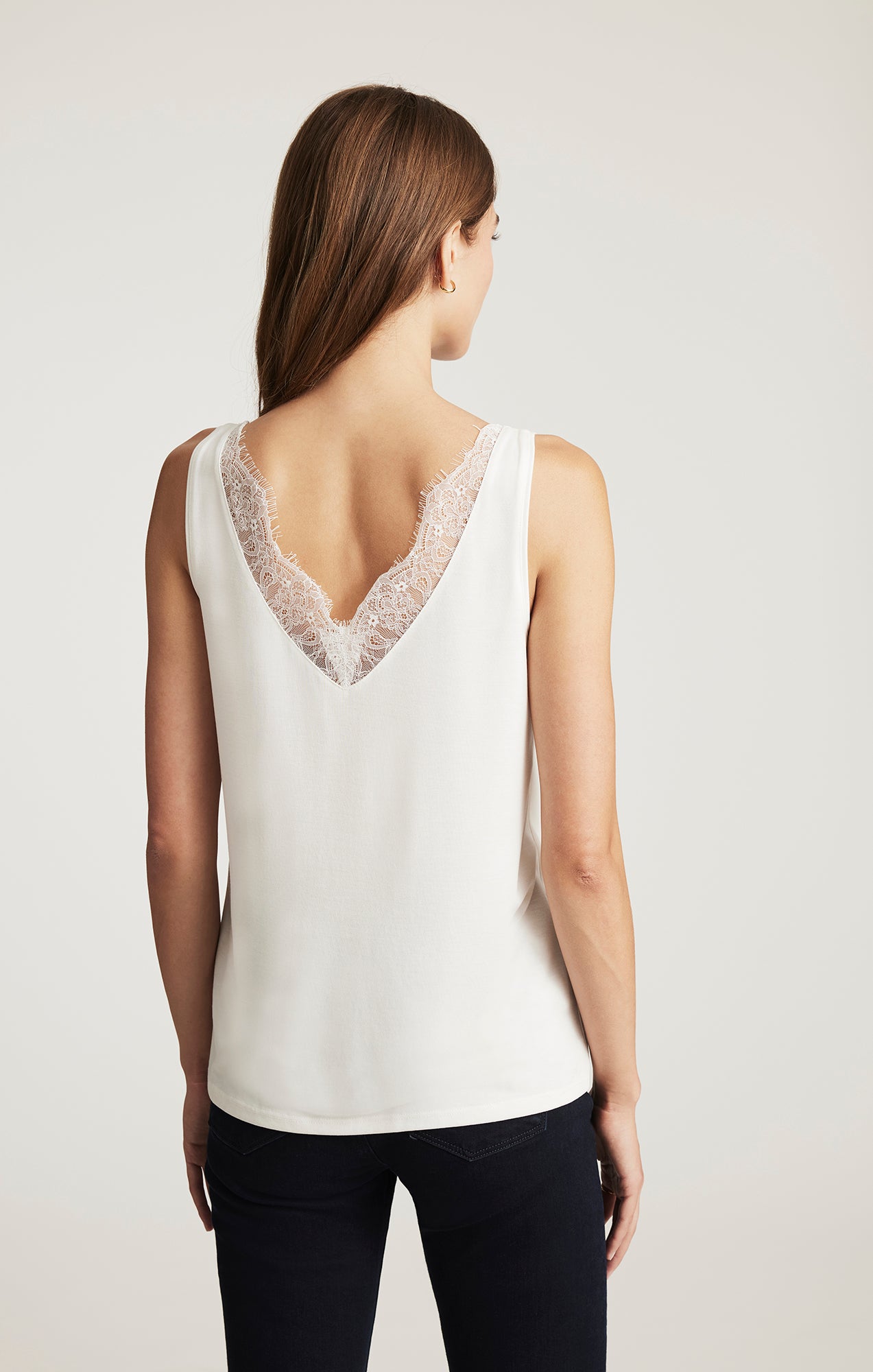 LUXE TOUCH TENCEL™ LACE TANK TOP IN ANTIQUE WHITE - Mavi Jeans