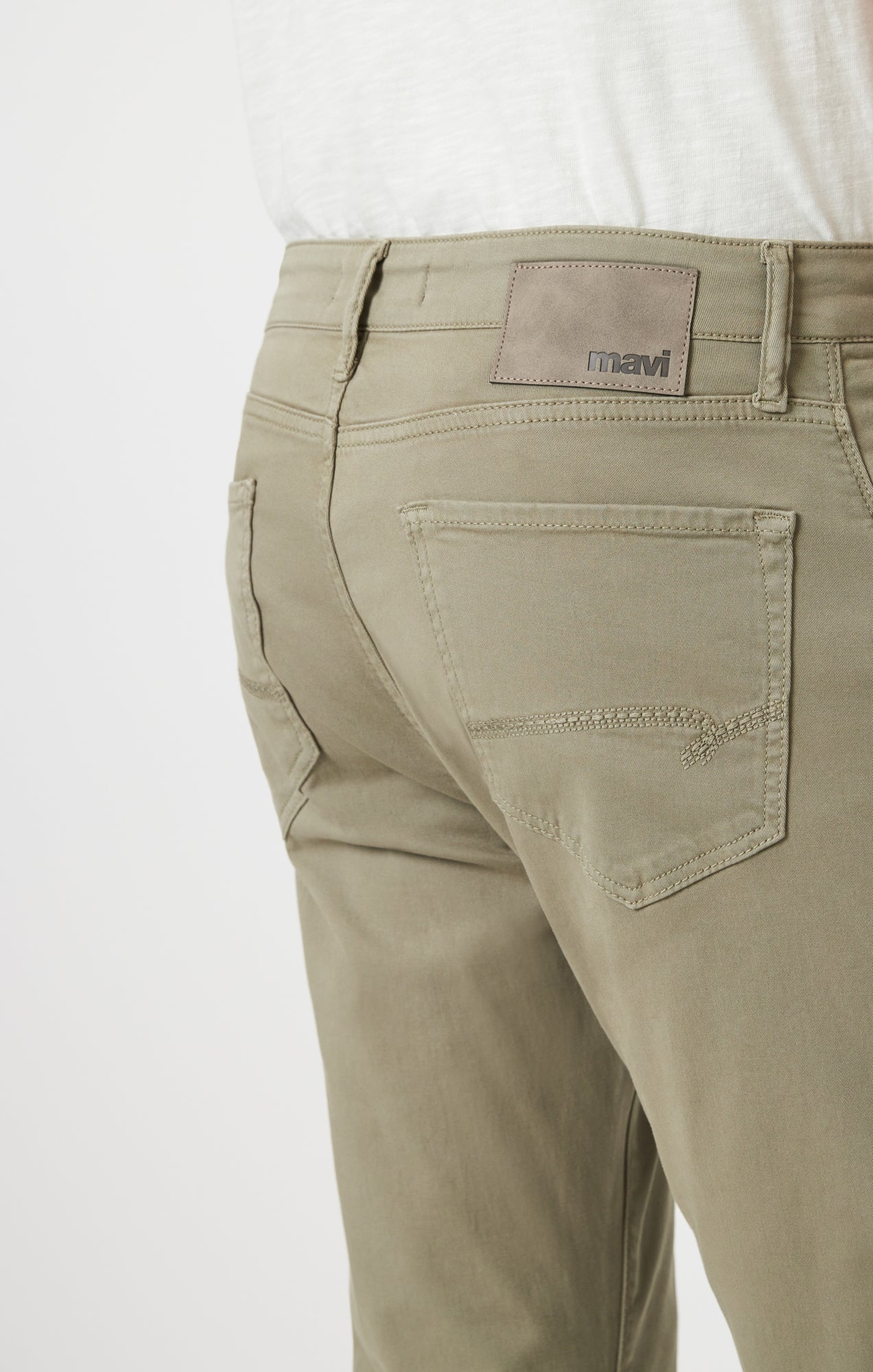 ZACH STRAIGHT LEG IN RESEDA CASUAL TWILL - Mavi Jeans