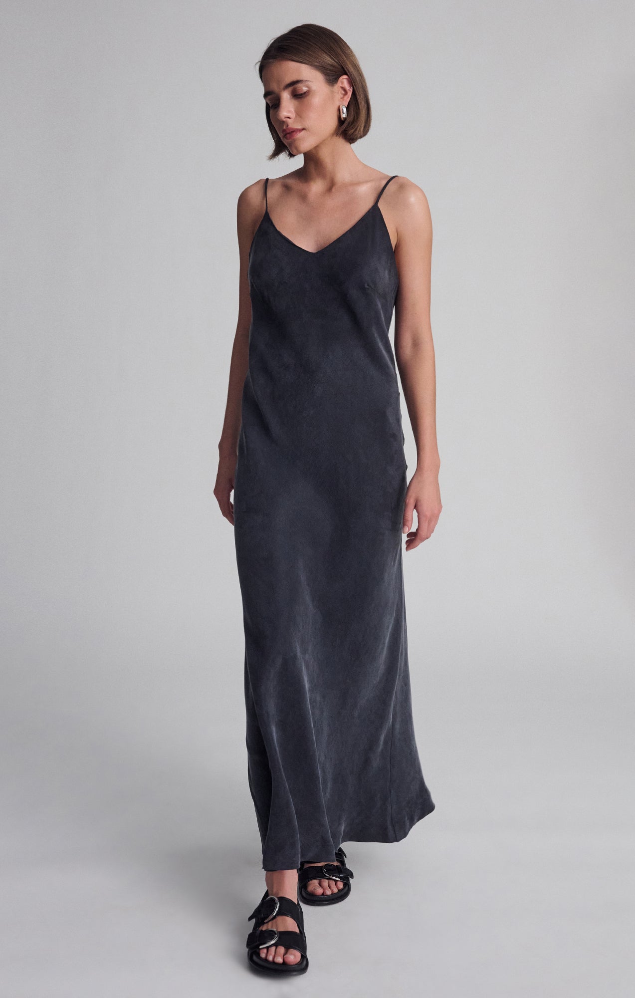 V-NECK TENCEL™ MAXI DRESS IN BLACK - Mavi Jeans