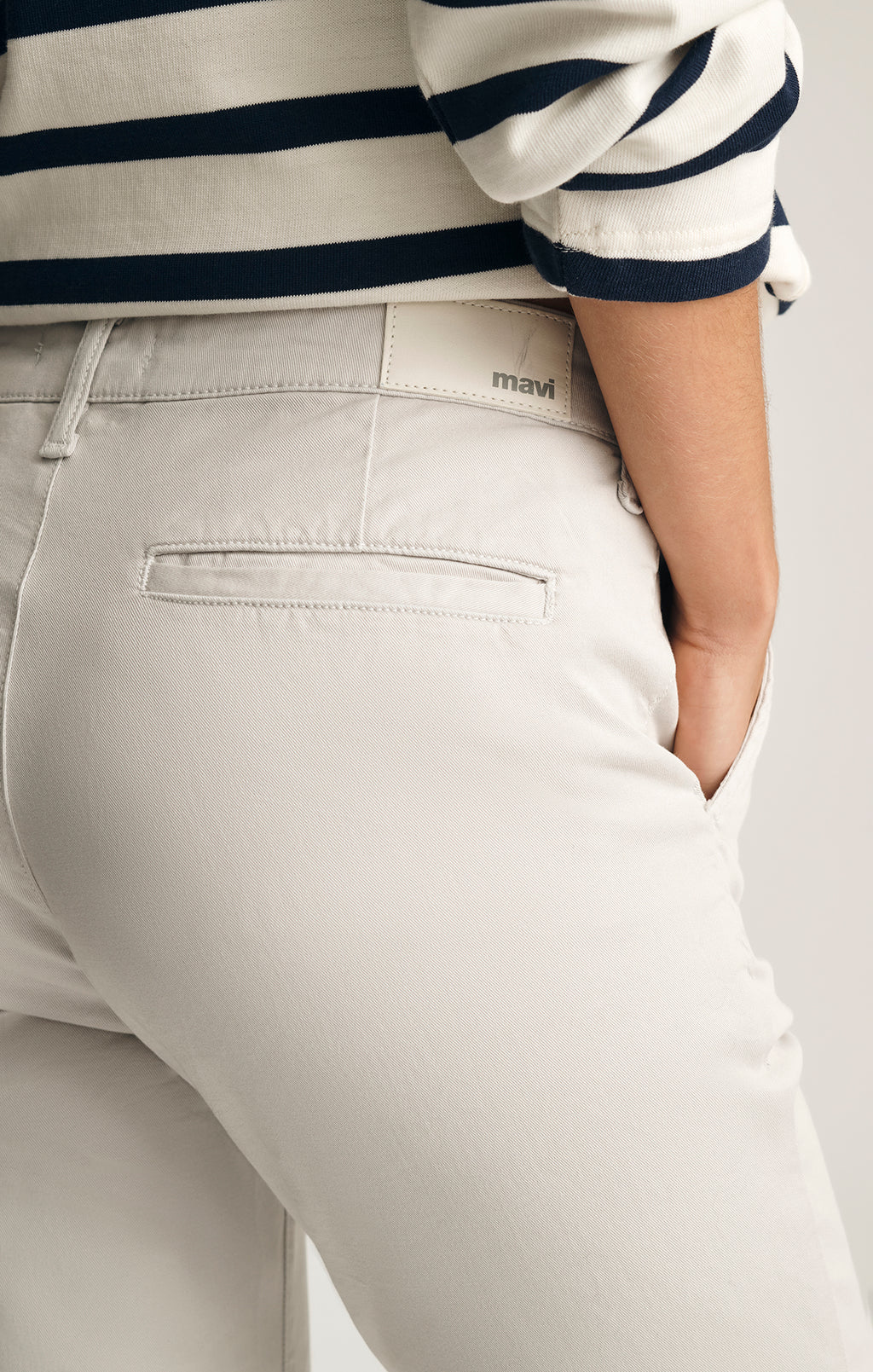 KATHLEEN SLIM CHINO IN PEARLY RIVER TWILL - Mavi Jeans