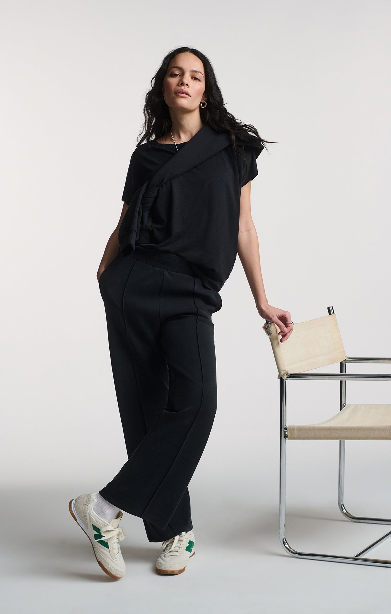 LUXE TOUCH TENCEL™ BOAT NECK T-SHIRT IN BLACK - Mavi Jeans
