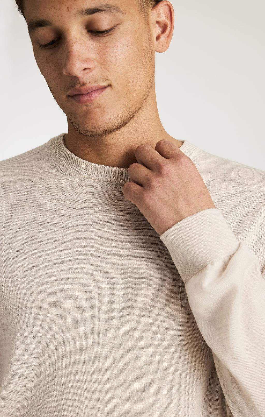 EDITION WOOL CREW NECK SWEATER IN BEIGE