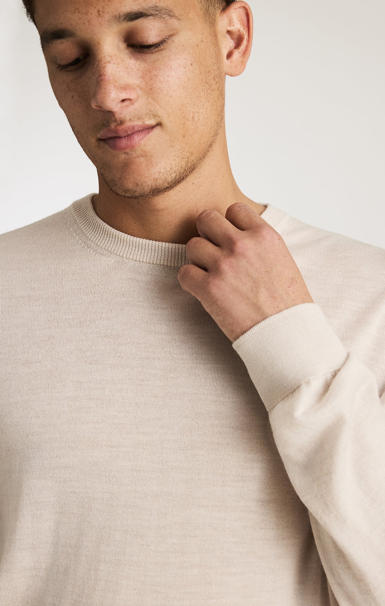 EDITION WOOL CREW NECK SWEATER IN BEIGE