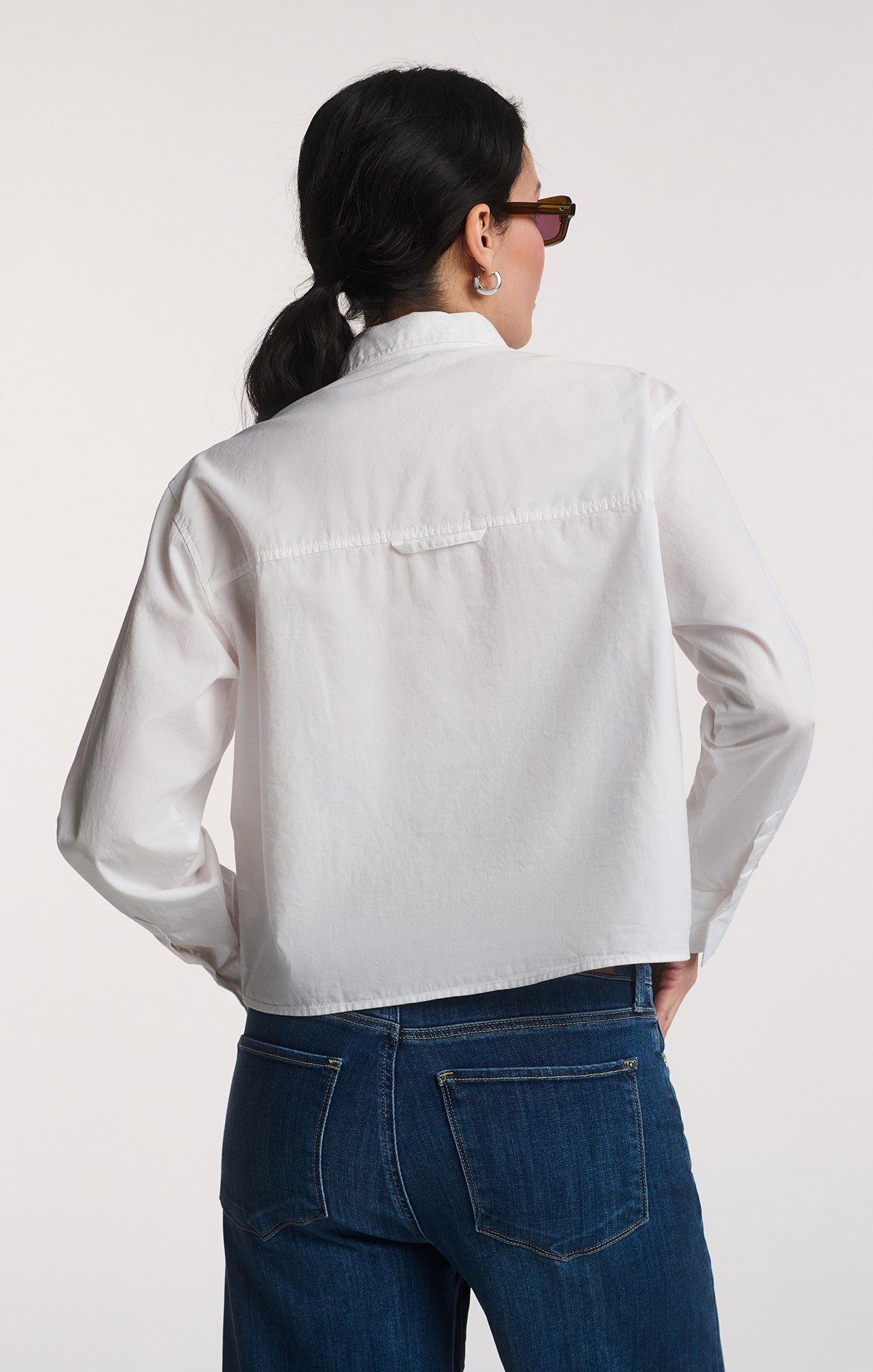 DOUBLE POCKET CROPPED BUTTON-UP SHIRT IN WHITE - Mavi Jeans
