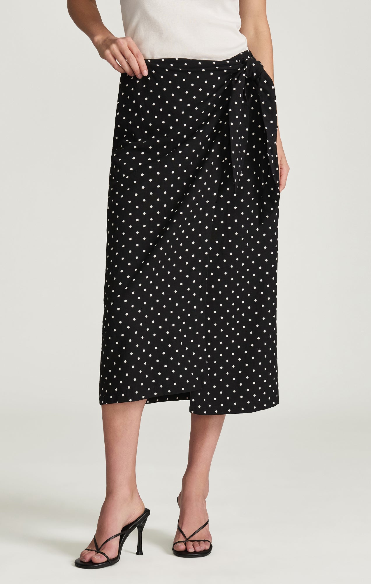 WOVEN WRAP MIDI SKIRT IN BLACK POLKA DOT PRINTED - Mavi Jeans