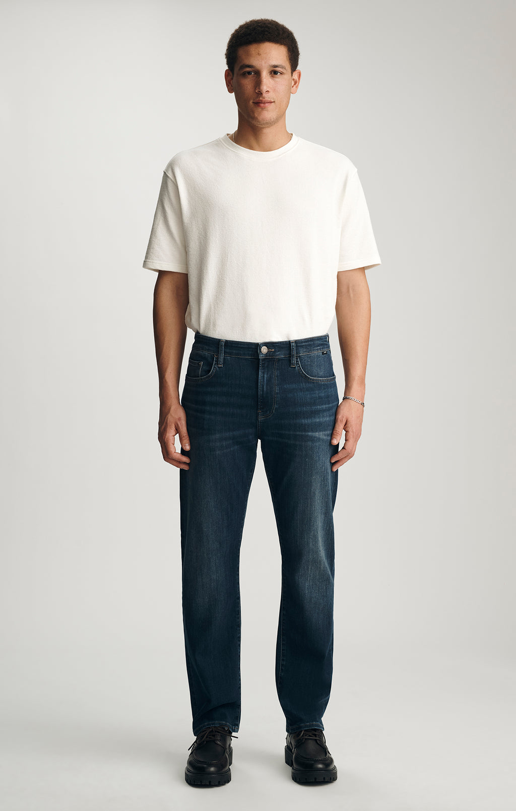 ZACH STRAIGHT LEG IN DARK BRUSHED SUPERMOVE - Mavi Jeans