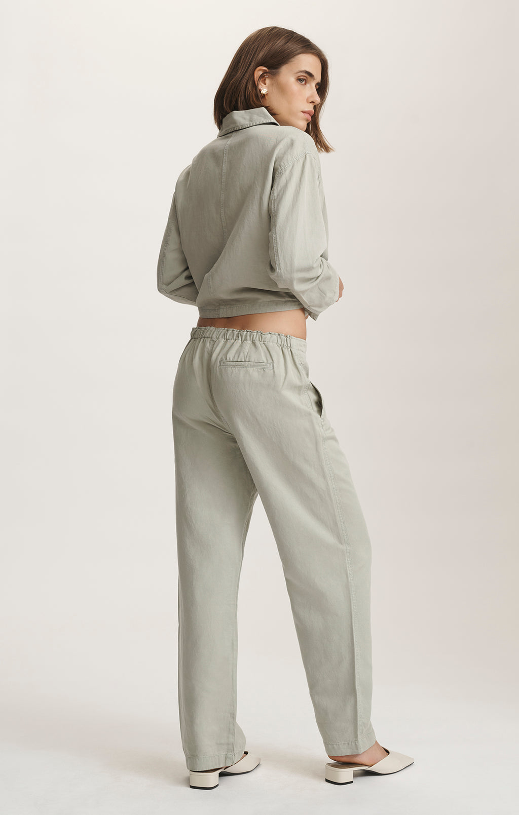 CROPPED TENCEL™ OVERSHIRT IN ABBEY STONE - Mavi Jeans
