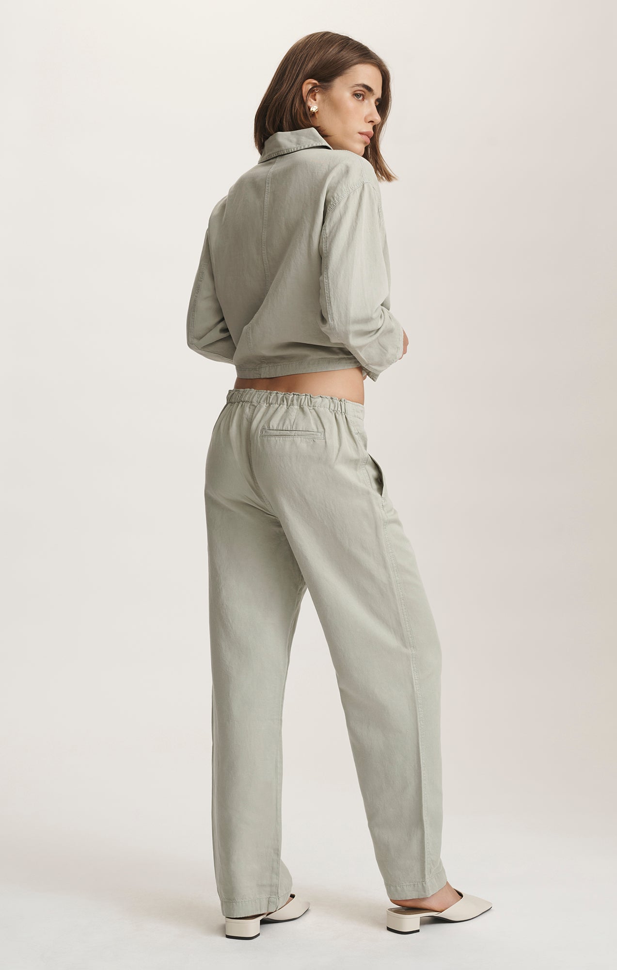 CROPPED TENCEL™ OVERSHIRT IN ABBEY STONE - Mavi Jeans