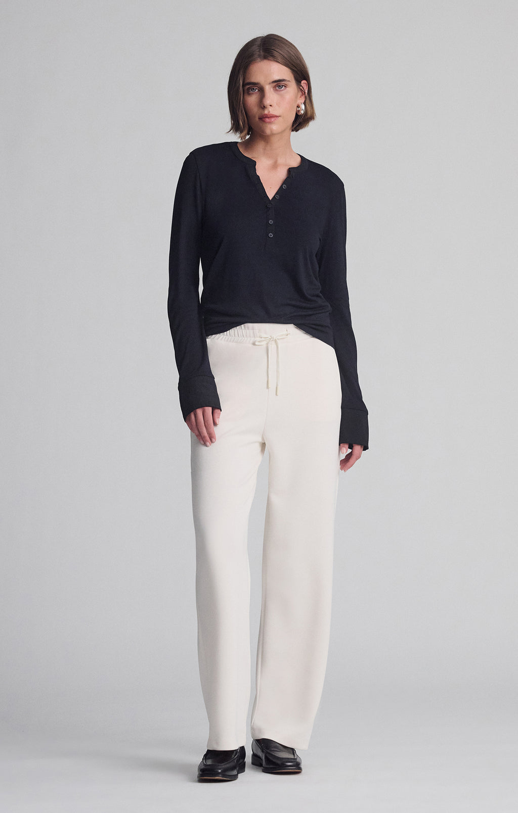 LONG SLEEVE BUTTON T-SHIRT IN BLACK - Mavi Jeans