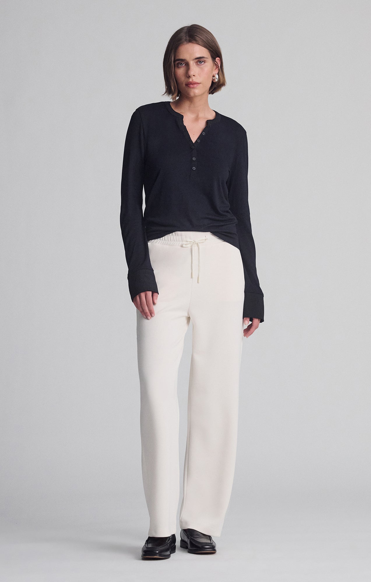 LONG SLEEVE BUTTON T-SHIRT IN BLACK - Mavi Jeans