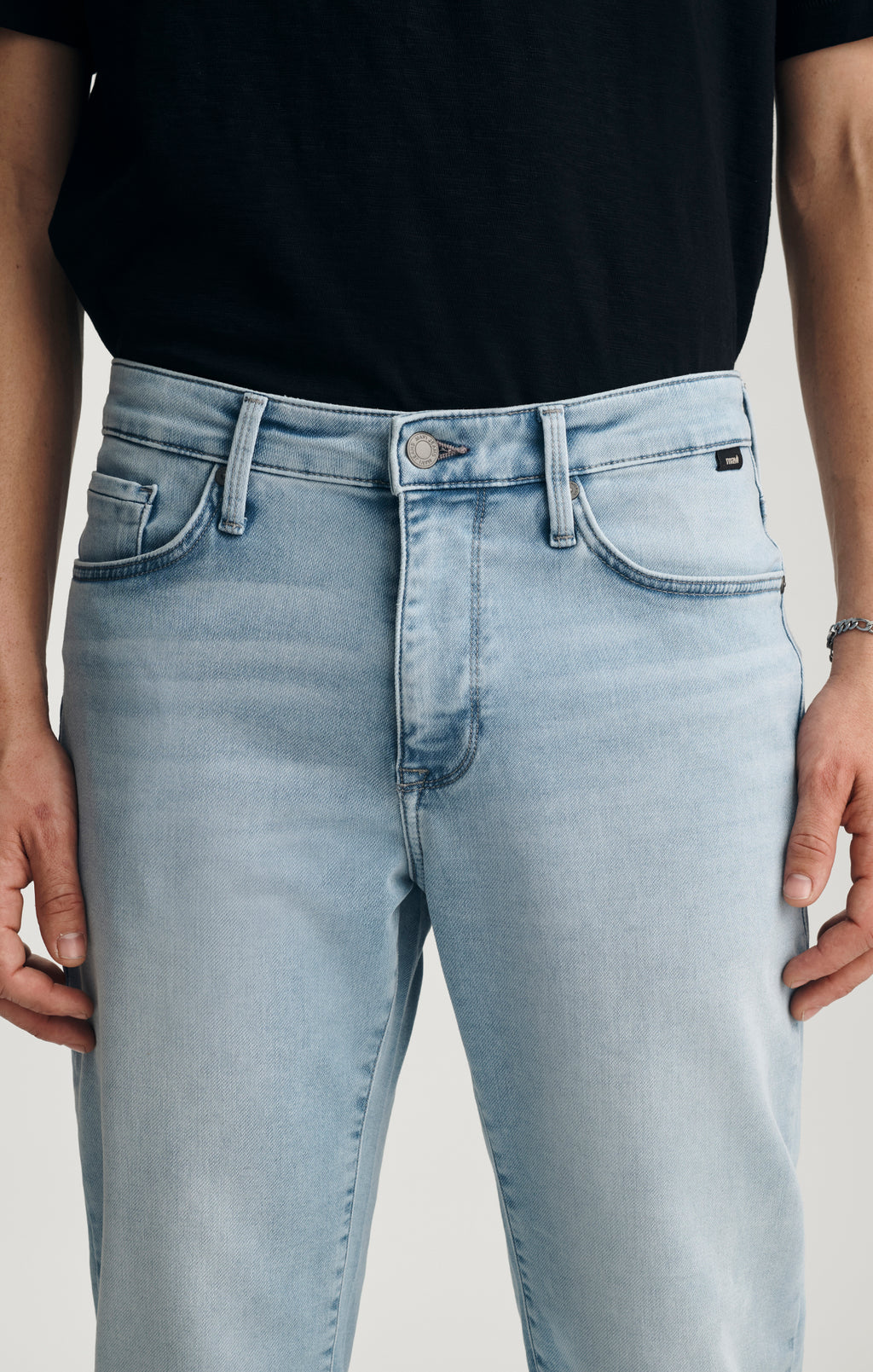 STEVE ATHLETIC FIT IN LIGHT BLUE EXPLORER