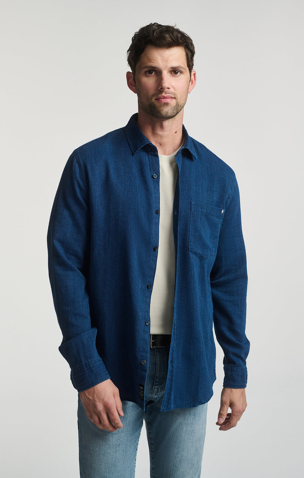 ONE POCKET LONG SLEEVE BUTTON-UP SHIRT IN INDIGO - Mavi Jeans