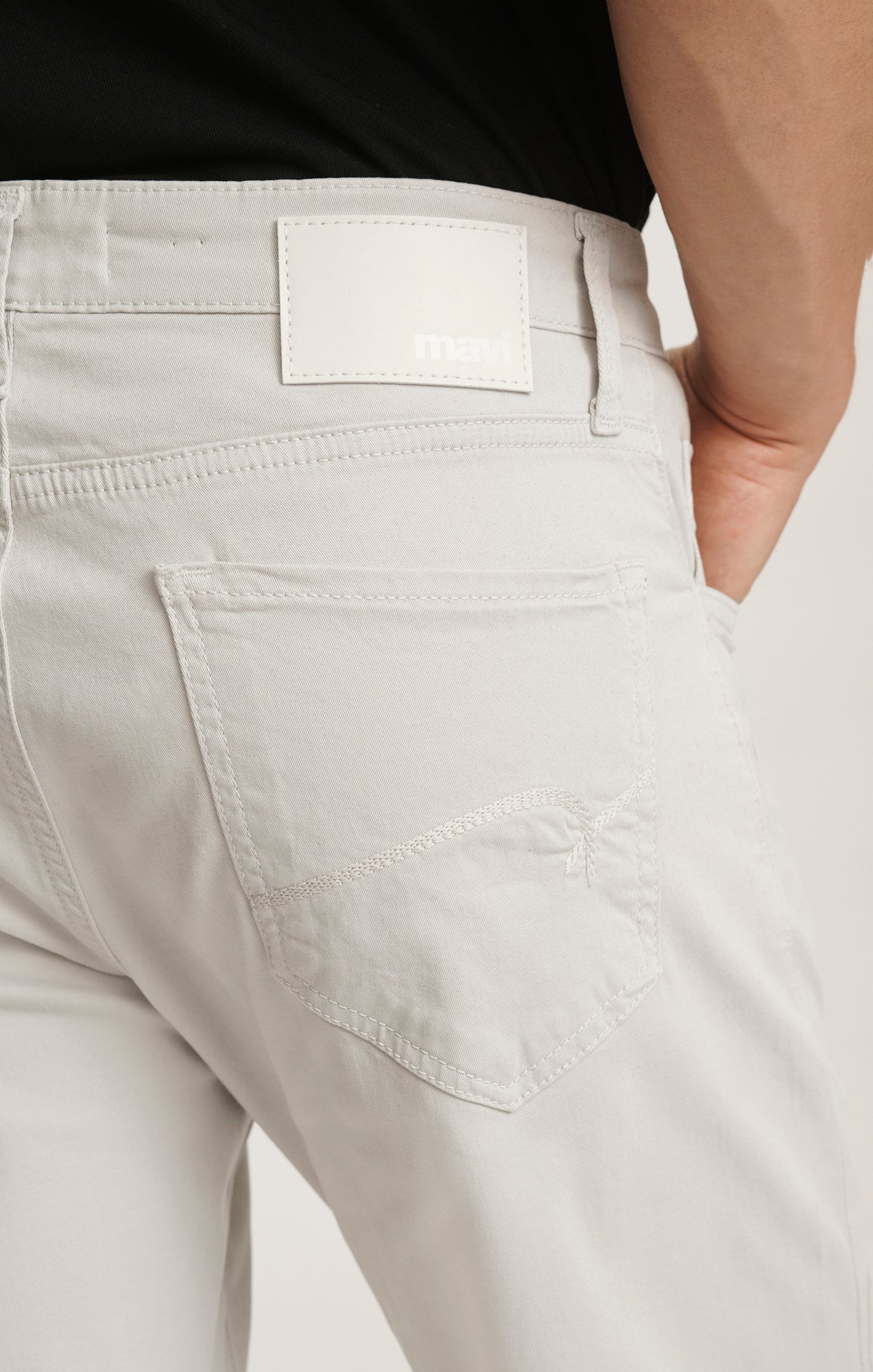 ZACH STRAIGHT LEG IN OYSTER MUSHROOM CASUAL TWILL - Mavi Jeans