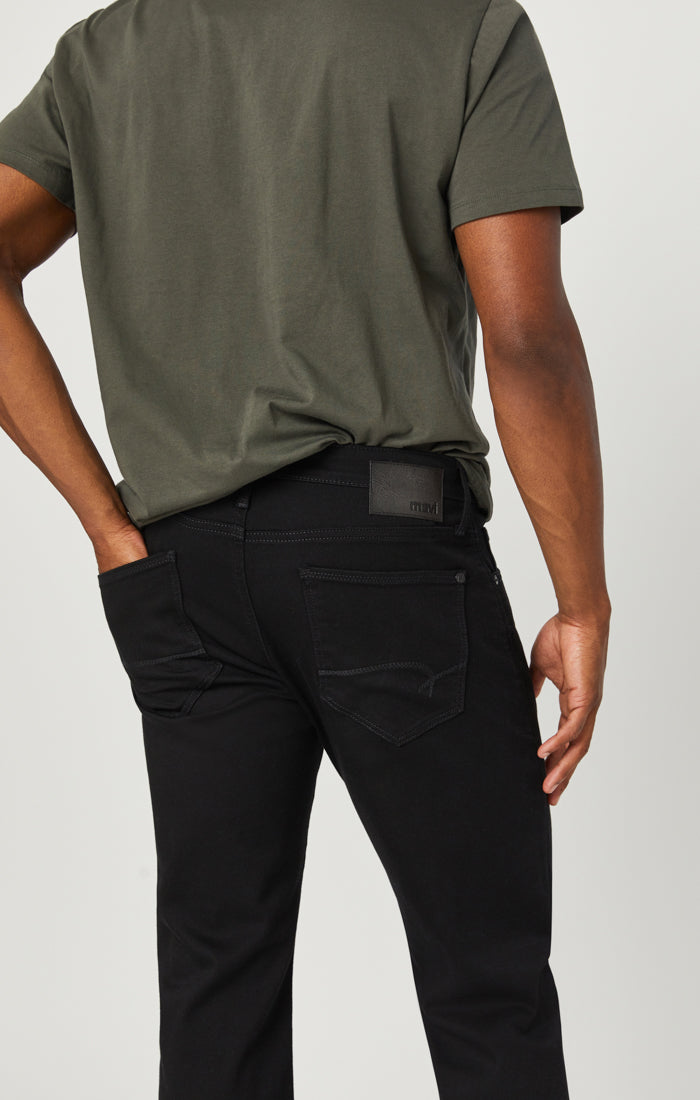 ZACH STRAIGHT LEG JEANS IN DOUBLE BLACK SUPERMOVE - Mavi Jeans