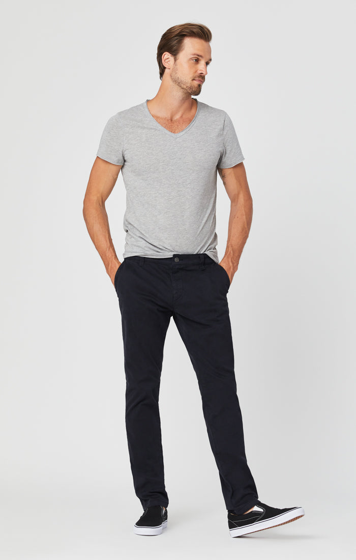 JOHNNY SLIM CHINO PANTS IN DEEP NAVY SATEEN - Mavi Jeans
