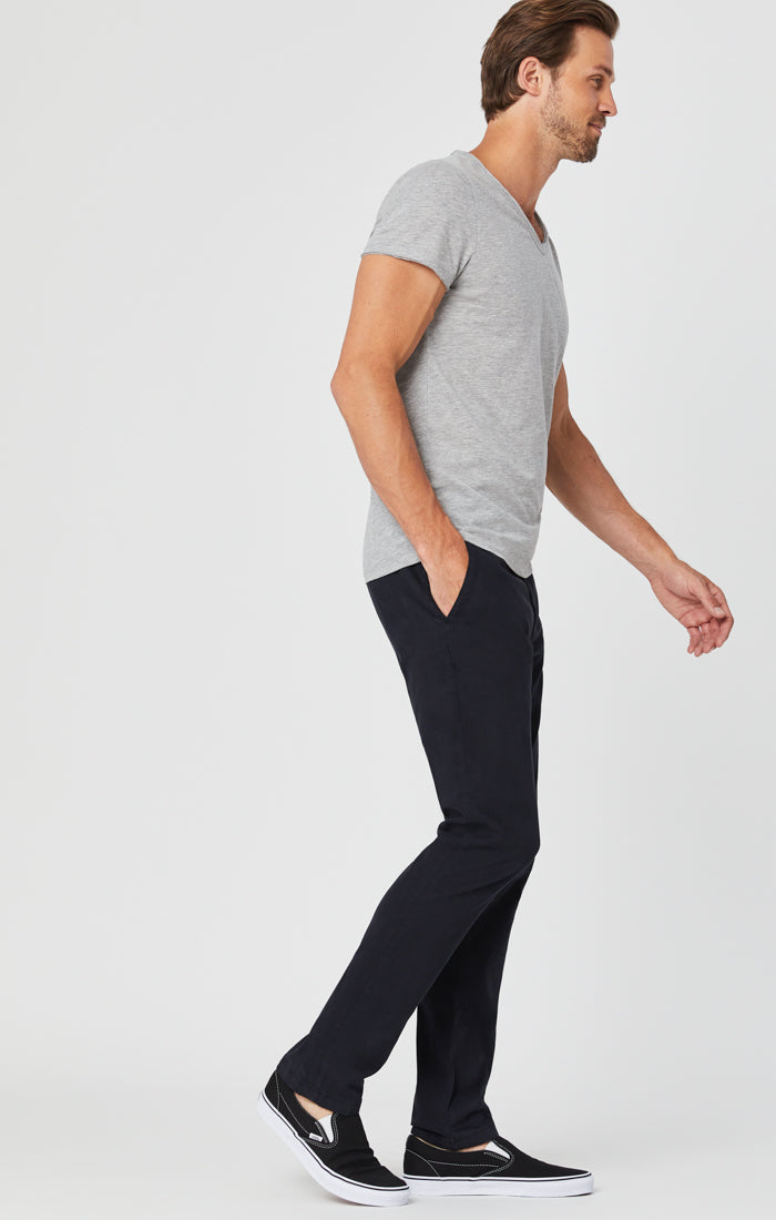 JOHNNY SLIM CHINO PANTS IN DEEP NAVY SATEEN - Mavi Jeans