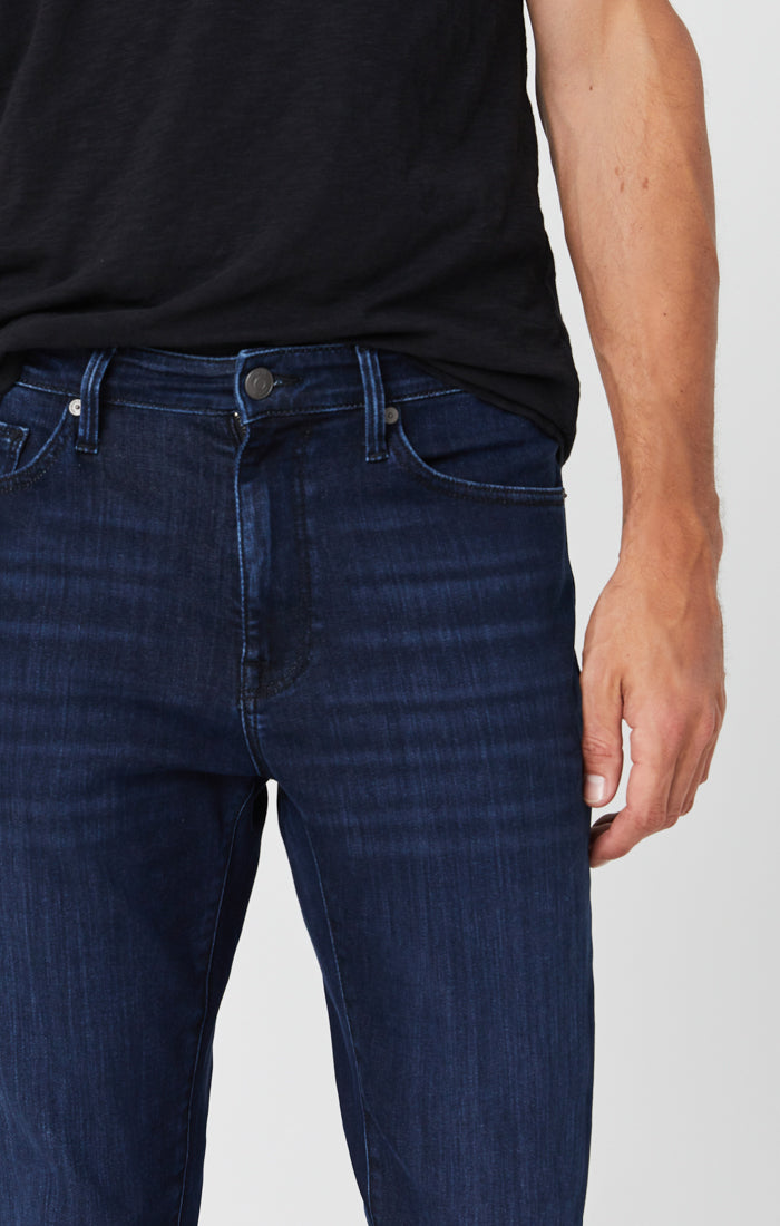 STEVE ATHLETIC FIT JEANS IN DARK INK SUPERMOVE - Mavi Jeans