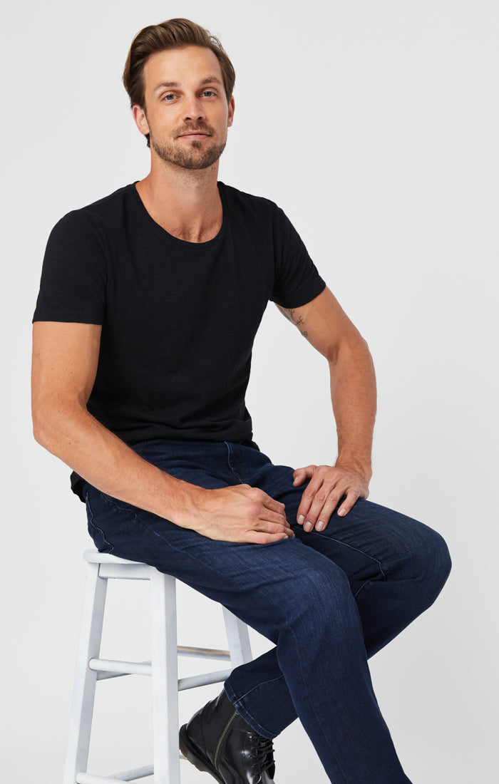 STEVE ATHLETIC FIT JEANS IN DARK INK SUPERMOVE - Mavi Jeans