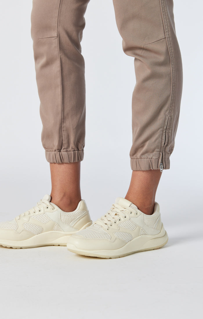 IVY SLIM CARGO IN FUNGI CASUAL COMFORT - Mavi Jeans