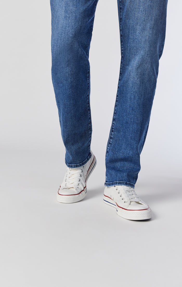 ZACH STRAIGHT LEG IN LIGHT FOGGY WILLIAMSBURG - Mavi Jeans