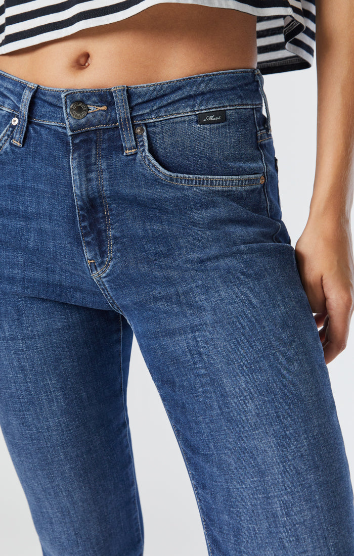 KATHLEEN SLIM BOYFRIEND JEANS IN MID FEATHER BLUE - Mavi Jeans