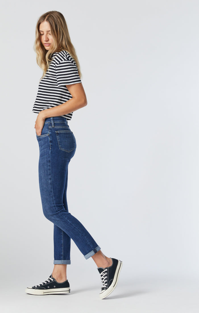 KATHLEEN SLIM BOYFRIEND JEANS IN MID FEATHER BLUE - Mavi Jeans