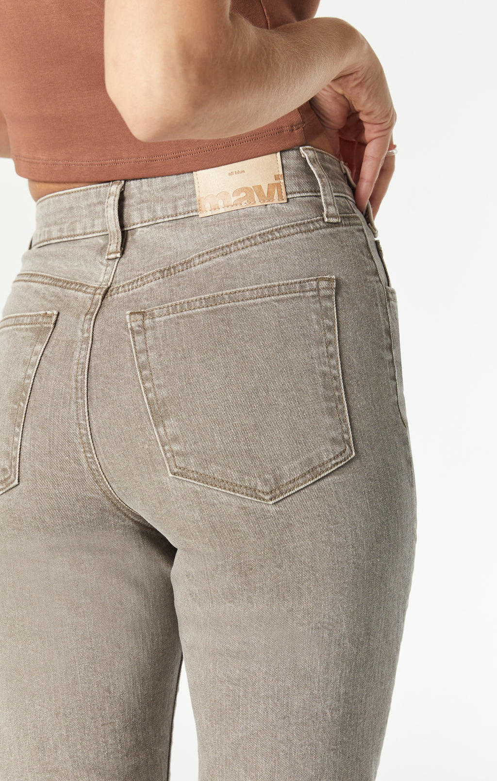 CINDY MOM JEANS IN BROWN NATURAL DYE - Mavi Jeans