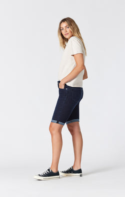 KARLY SHORTS IN RINSE BRUSHED FEATHER BLUE - Mavi Jeans