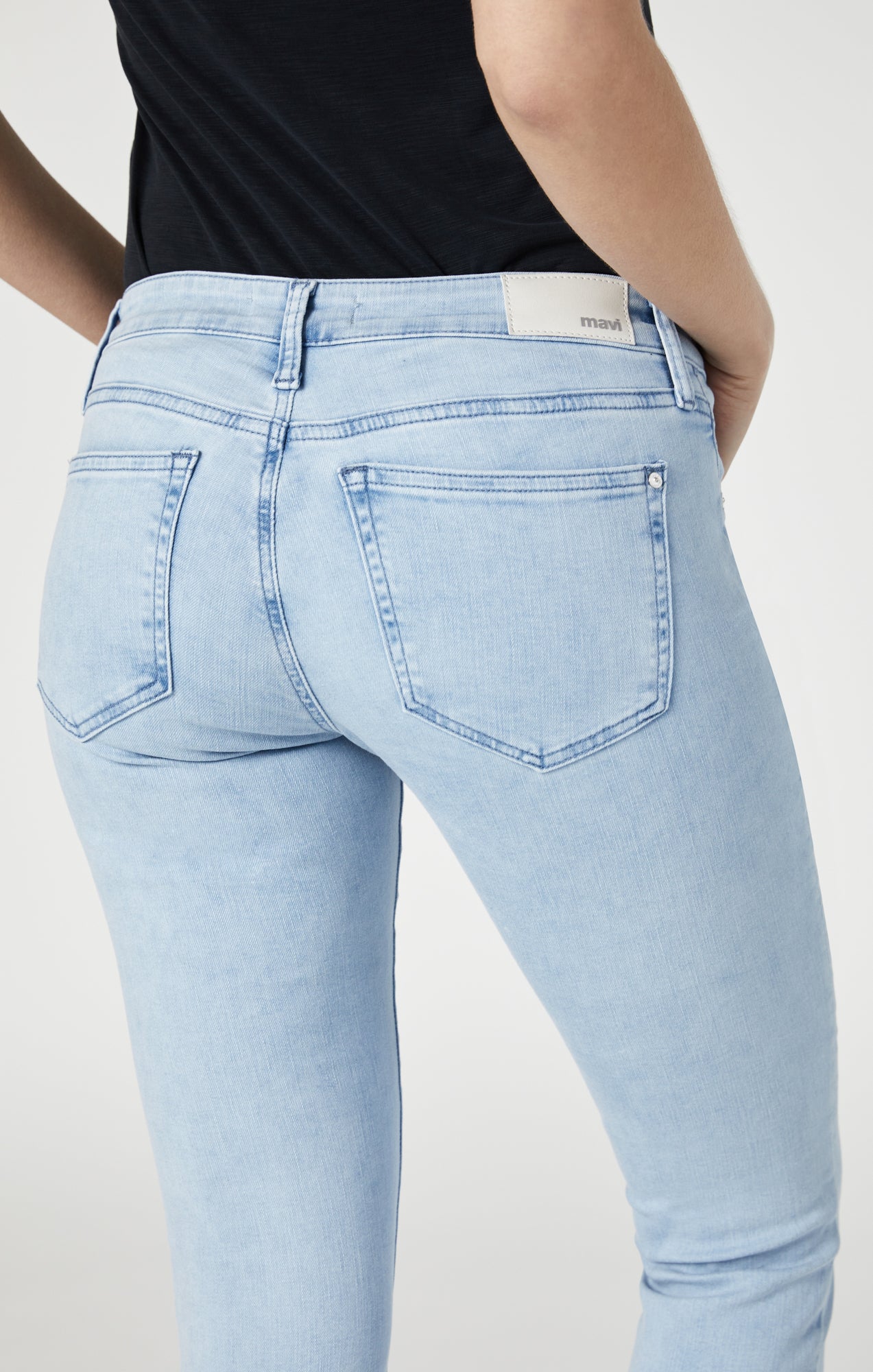 Mavi Women's Alexa Mid Rise Skinny Jeans in Sky Feather Blue