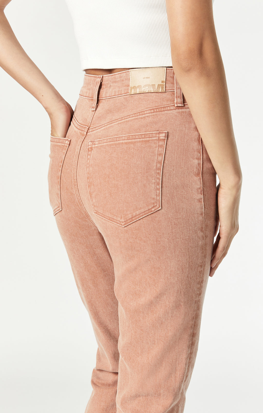 CINDY MOM JEANS IN SUNBURN NATURAL DYE - Mavi Jeans