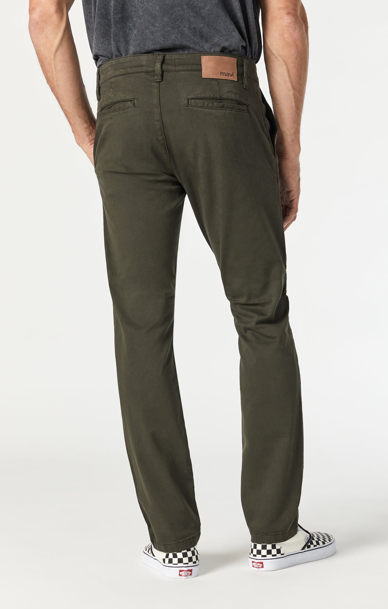 JOHNNY SLIM LEG CHINO PANTS IN DARK GREEN TWILL - Mavi Jeans