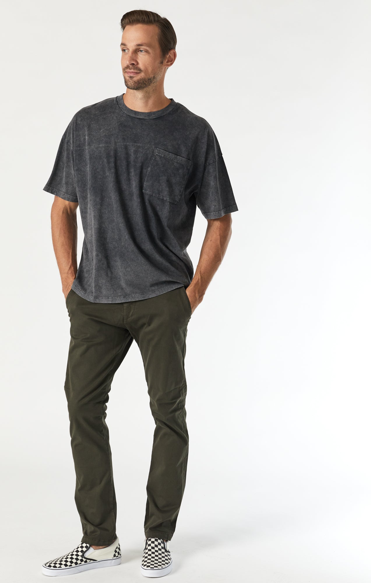 JOHNNY SLIM LEG CHINO PANTS IN DARK GREEN TWILL - Mavi Jeans